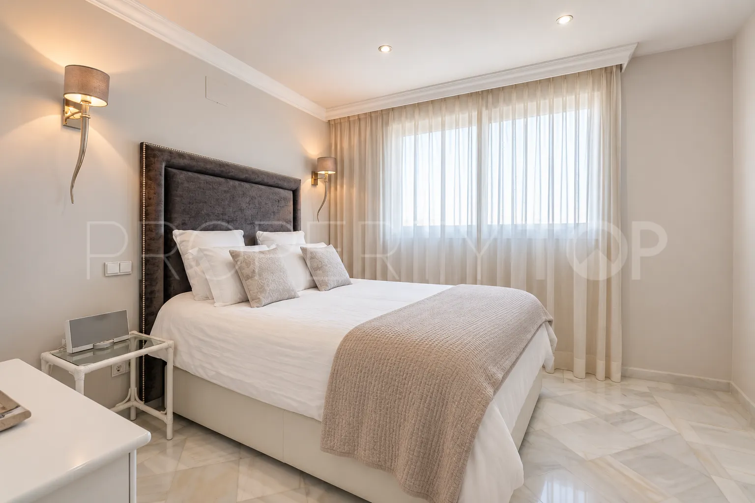For sale Nueva Andalucia town house