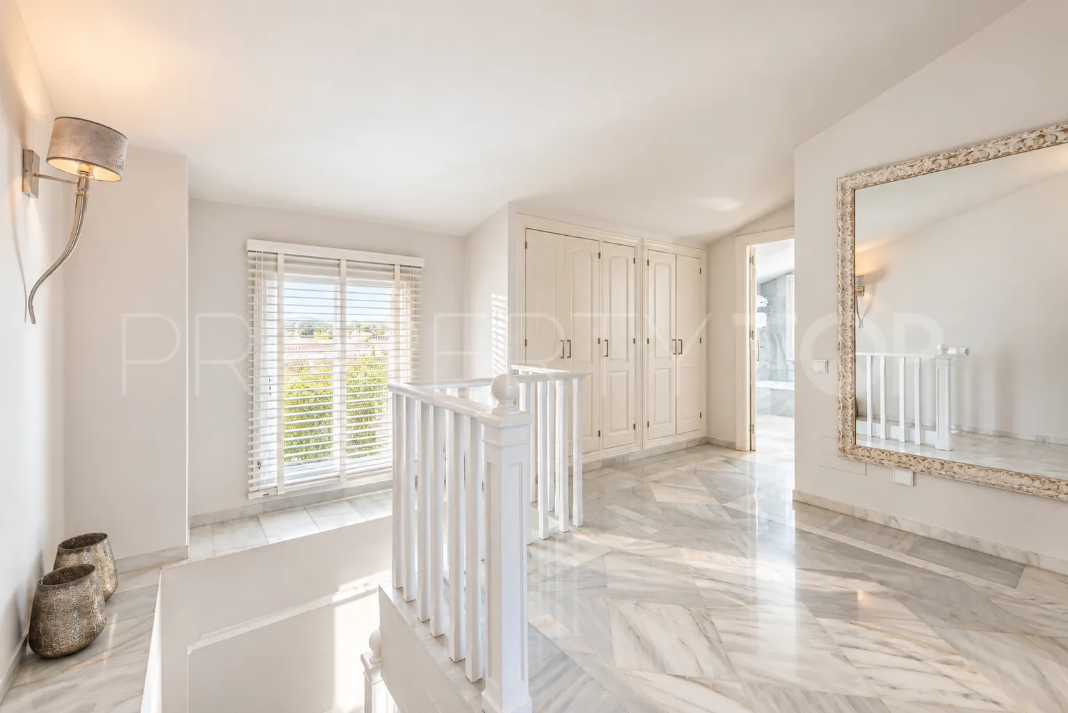 For sale Nueva Andalucia town house