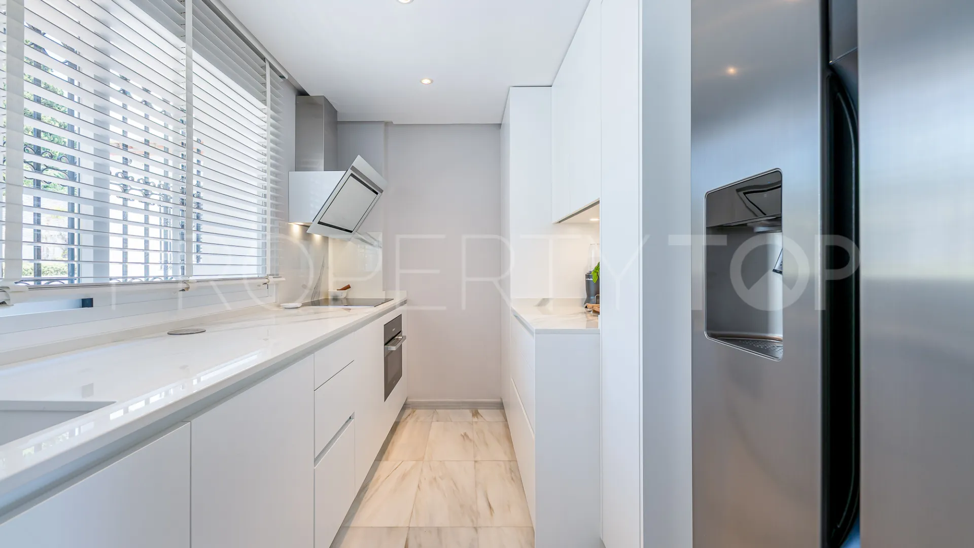For sale Nueva Andalucia town house