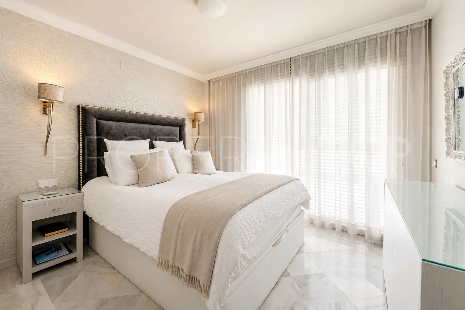 For sale Nueva Andalucia town house