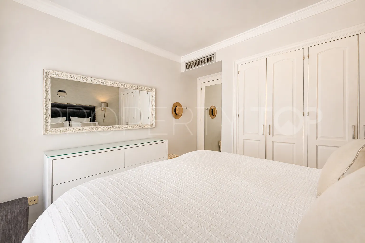 For sale Nueva Andalucia town house