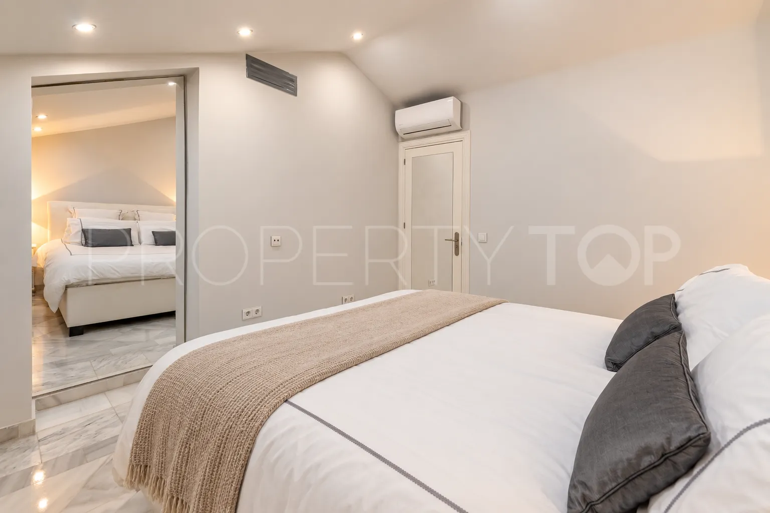 For sale Nueva Andalucia town house