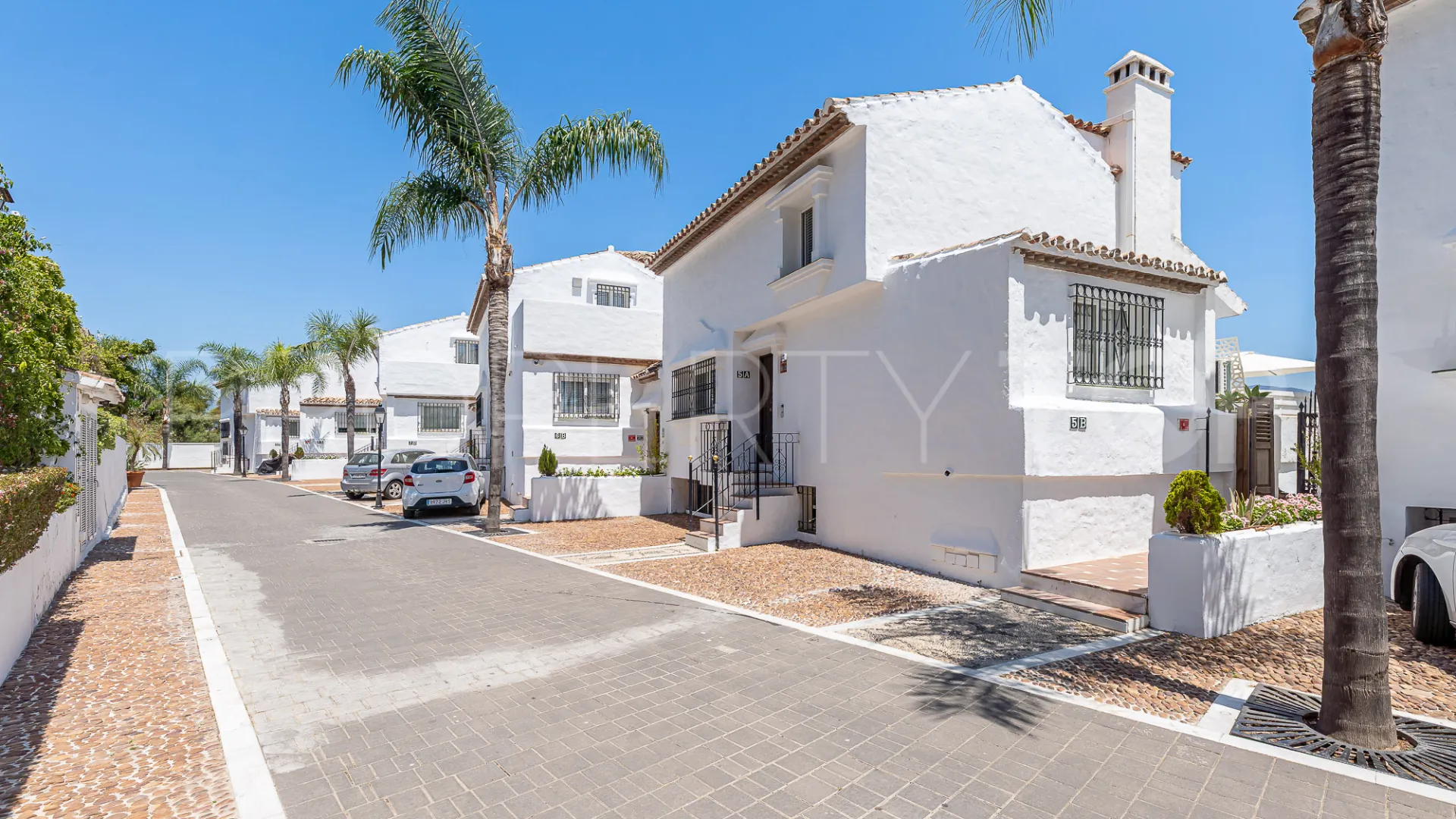 For sale Nueva Andalucia town house