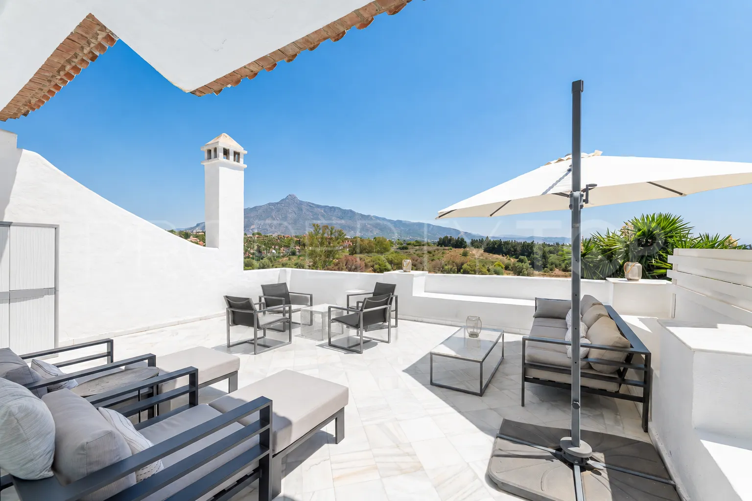 For sale Nueva Andalucia town house