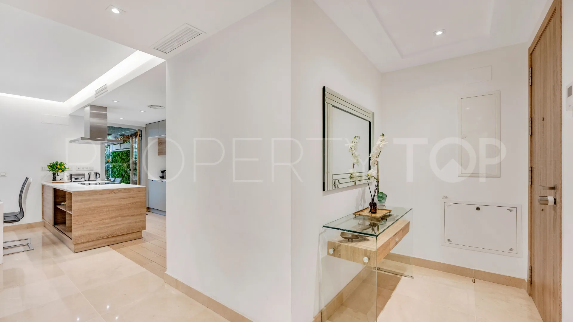 Apartamento planta baja en venta en Marbella - Puerto Banus de 3 dormitorios