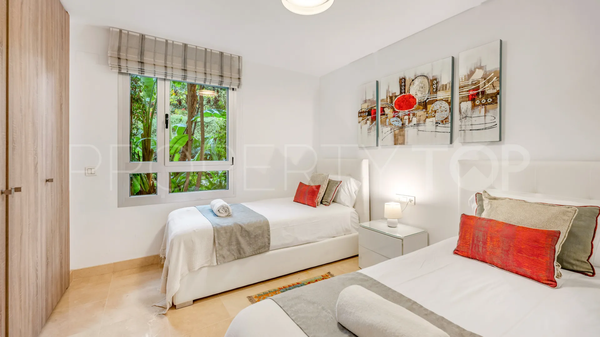 Apartamento planta baja en venta en Marbella - Puerto Banus de 3 dormitorios