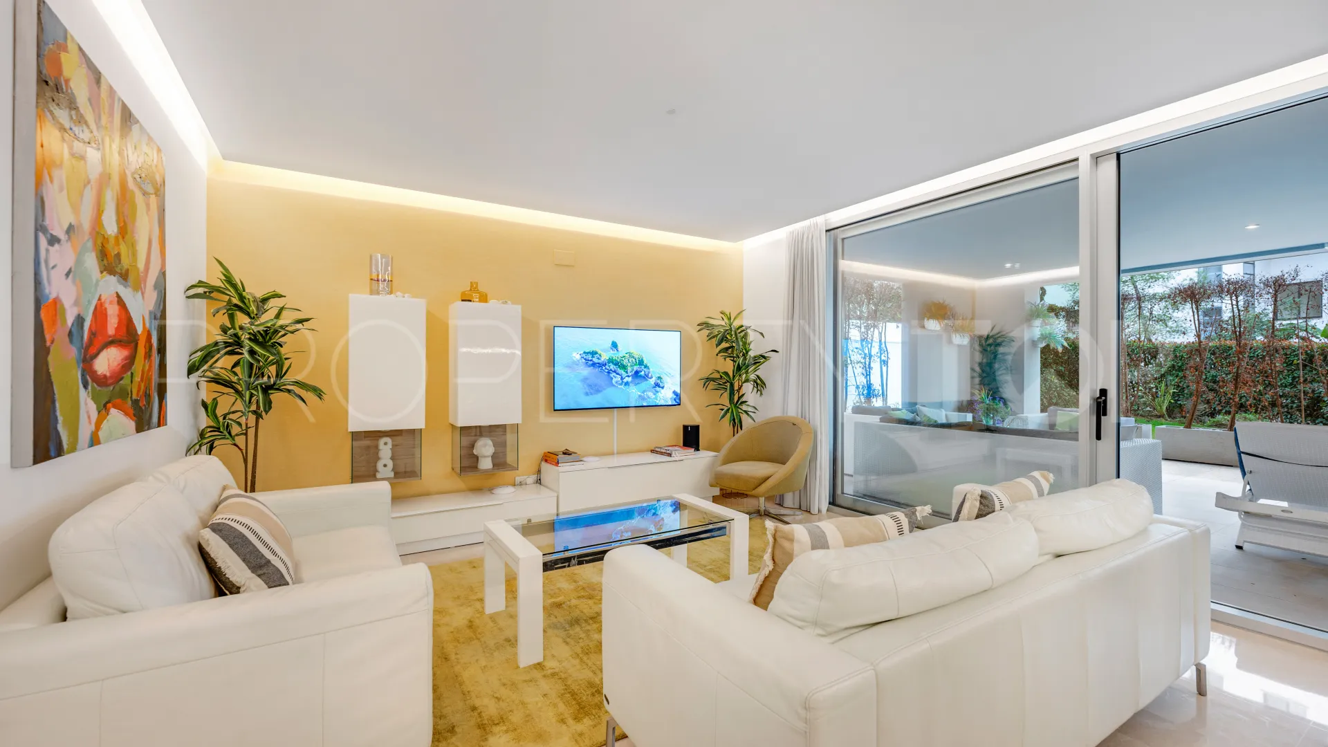 Apartamento planta baja en venta en Marbella - Puerto Banus de 3 dormitorios