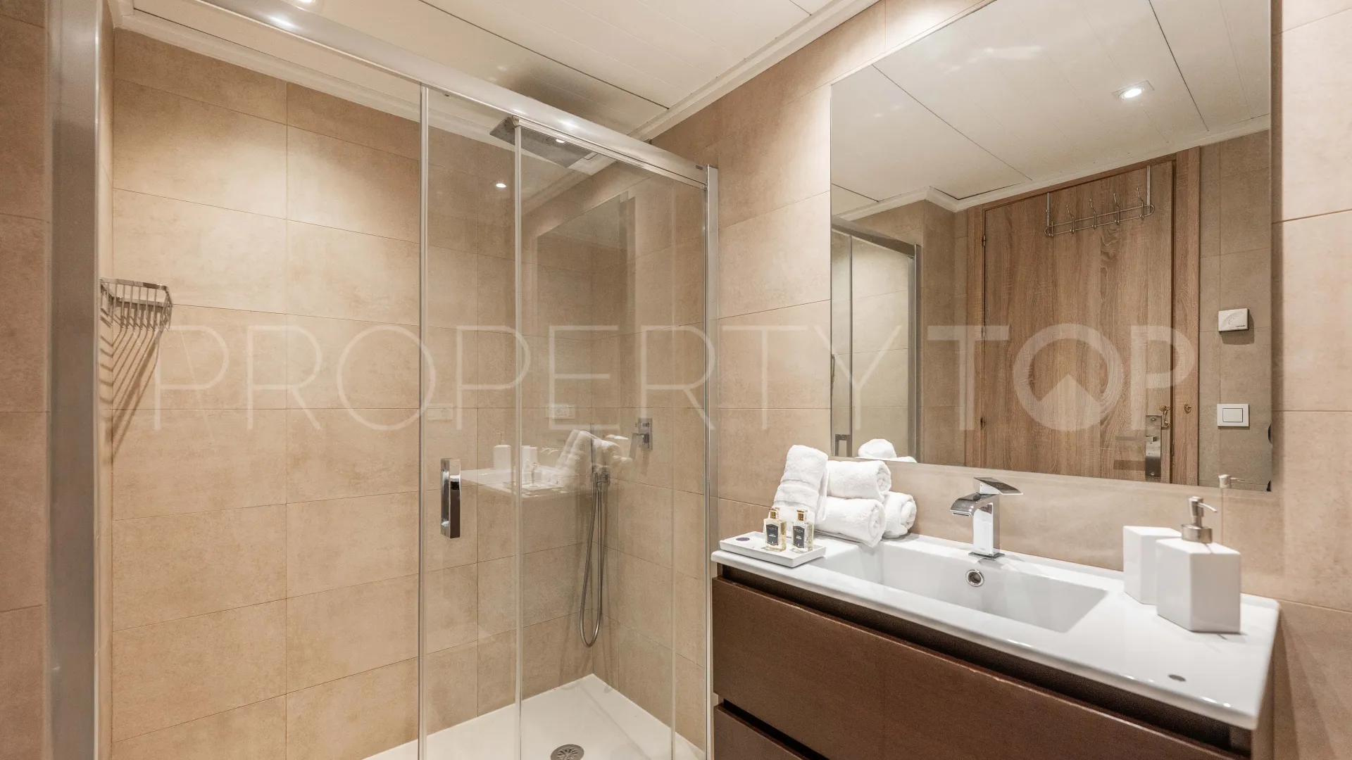 Apartamento planta baja en venta en Marbella - Puerto Banus de 3 dormitorios