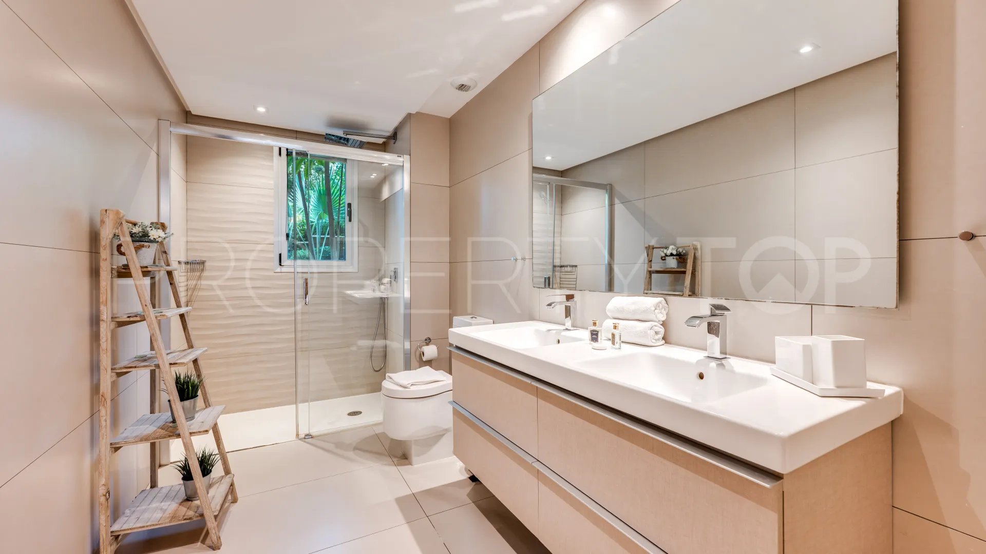Apartamento planta baja en venta en Marbella - Puerto Banus de 3 dormitorios