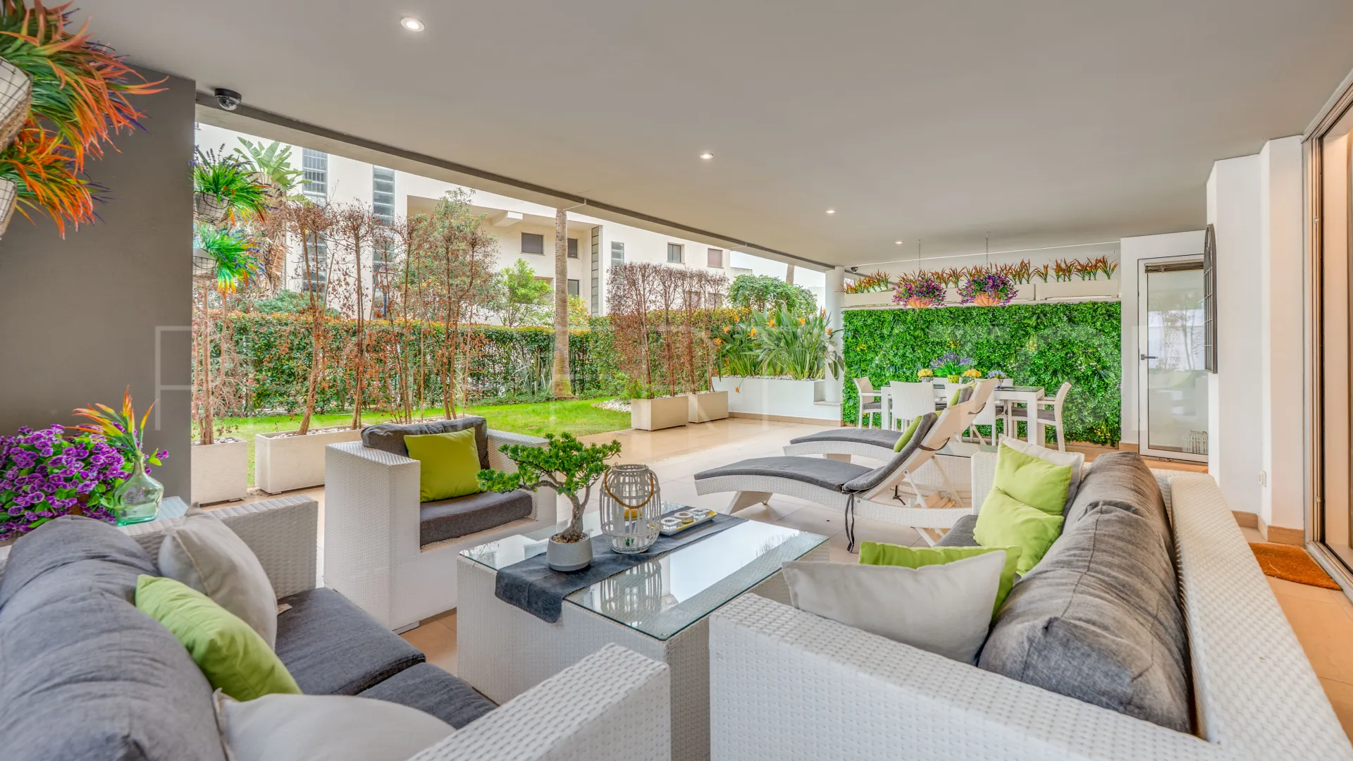 Apartamento planta baja en venta en Marbella - Puerto Banus de 3 dormitorios