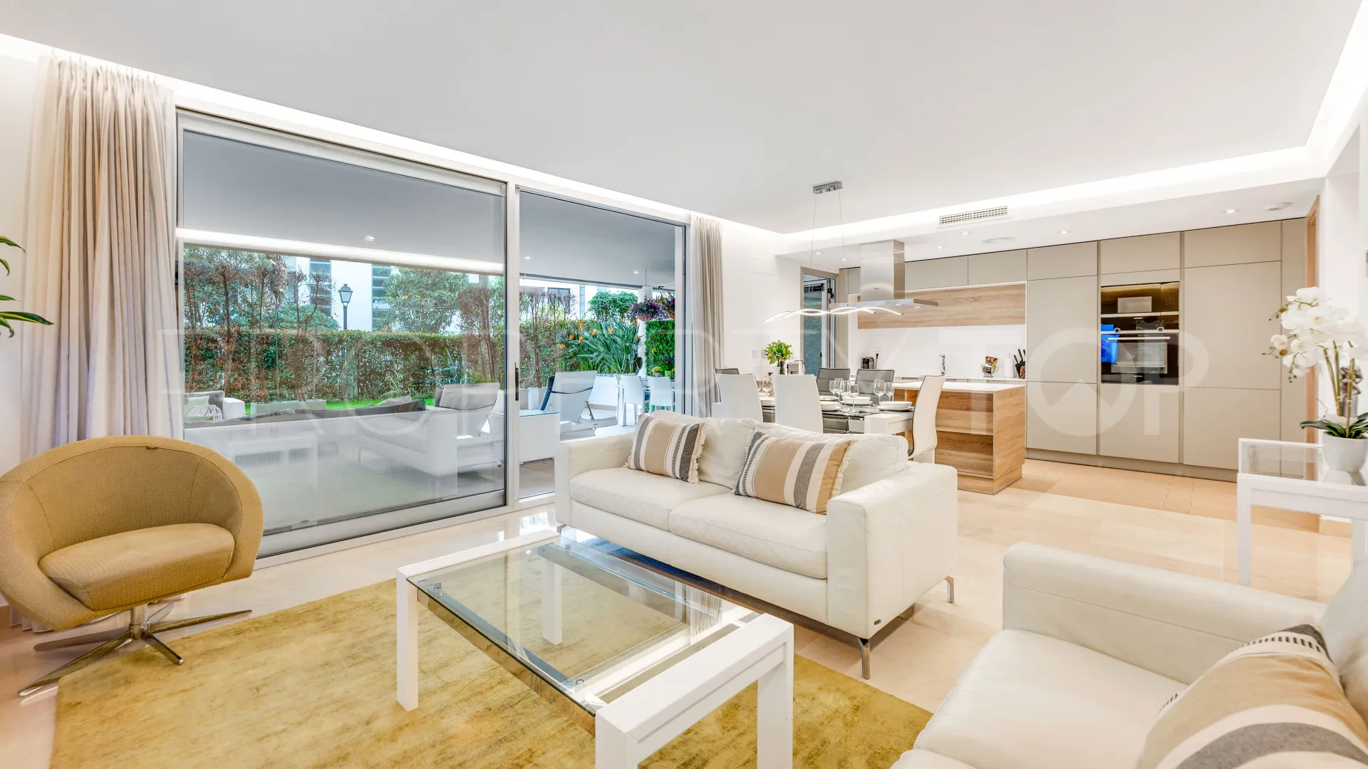 Apartamento planta baja en venta en Marbella - Puerto Banus de 3 dormitorios