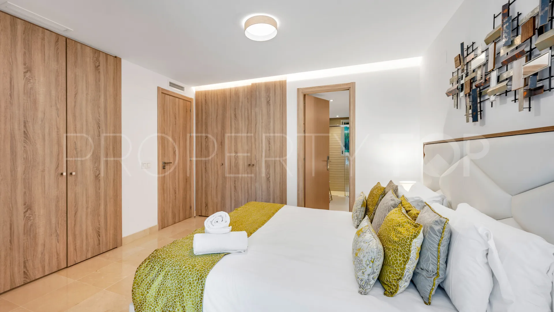 Apartamento planta baja en venta en Marbella - Puerto Banus de 3 dormitorios