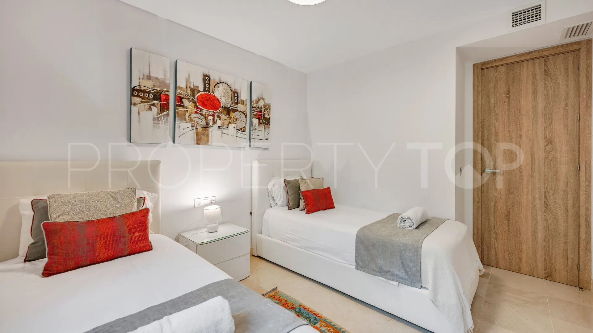 Apartamento planta baja en venta en Marbella - Puerto Banus de 3 dormitorios