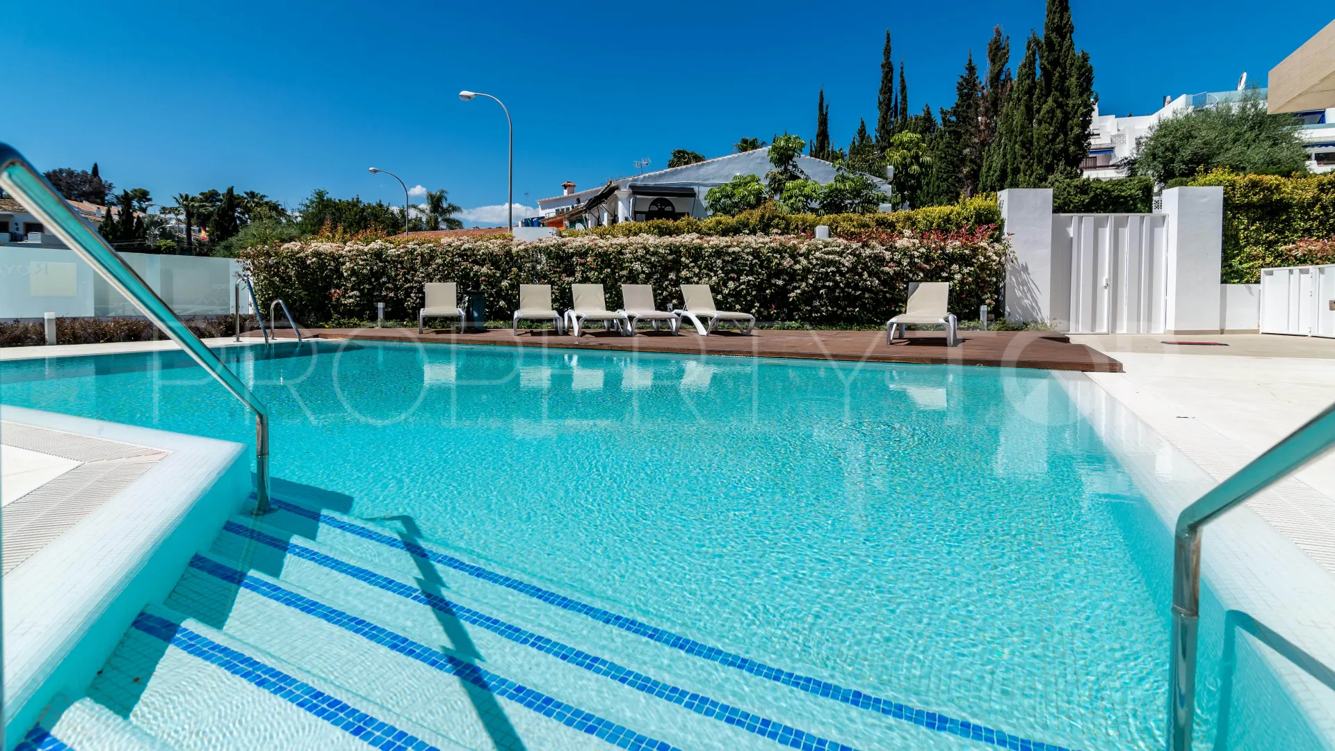 Apartamento planta baja en venta en Marbella - Puerto Banus de 3 dormitorios