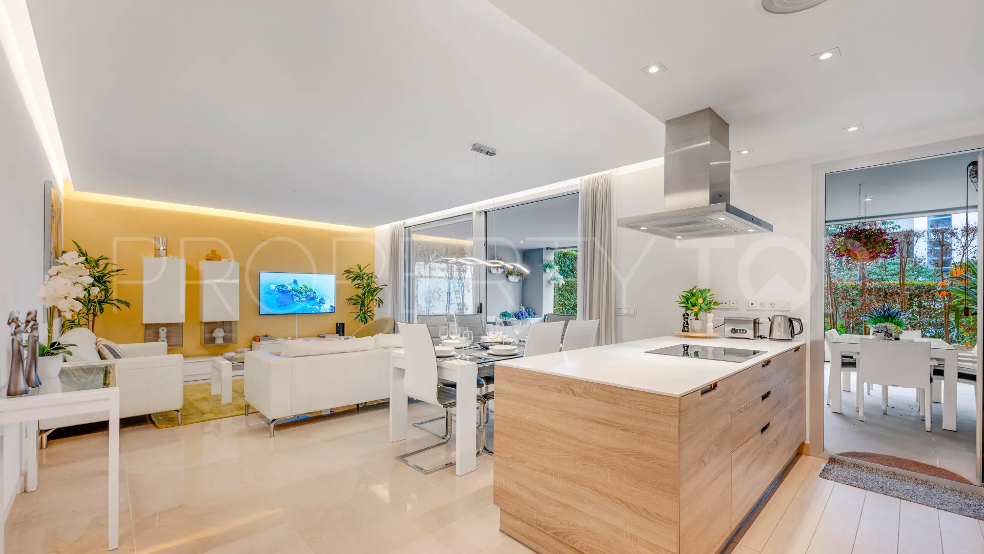 Apartamento planta baja en venta en Marbella - Puerto Banus de 3 dormitorios