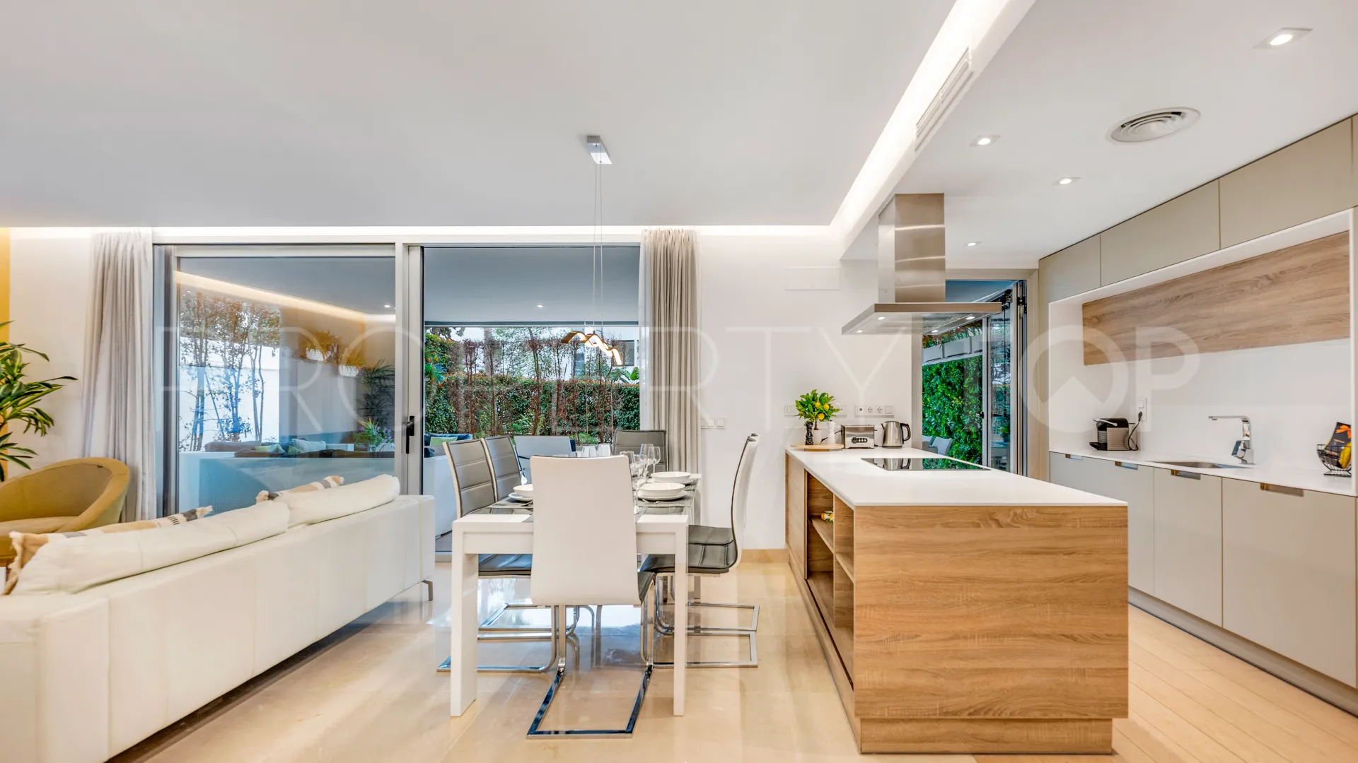 Apartamento planta baja en venta en Marbella - Puerto Banus de 3 dormitorios