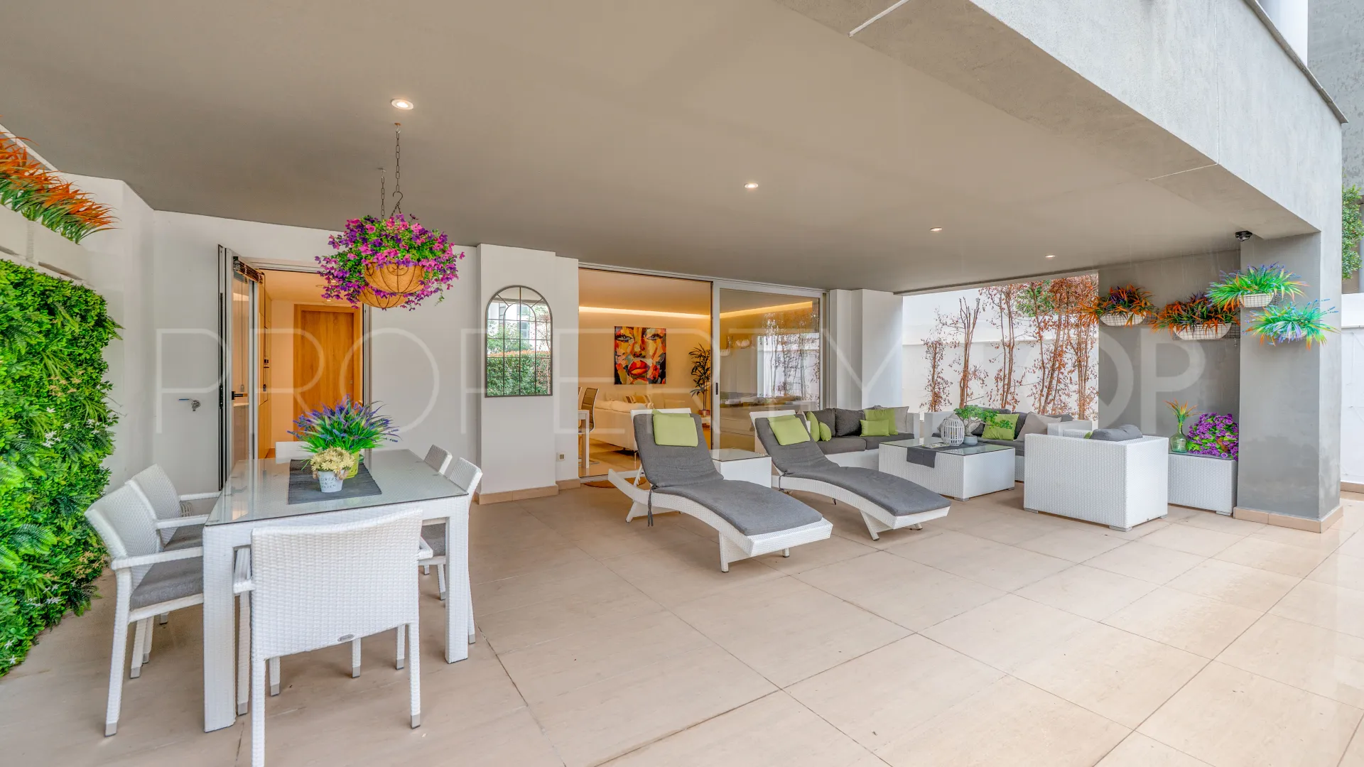 Apartamento planta baja en venta en Marbella - Puerto Banus de 3 dormitorios