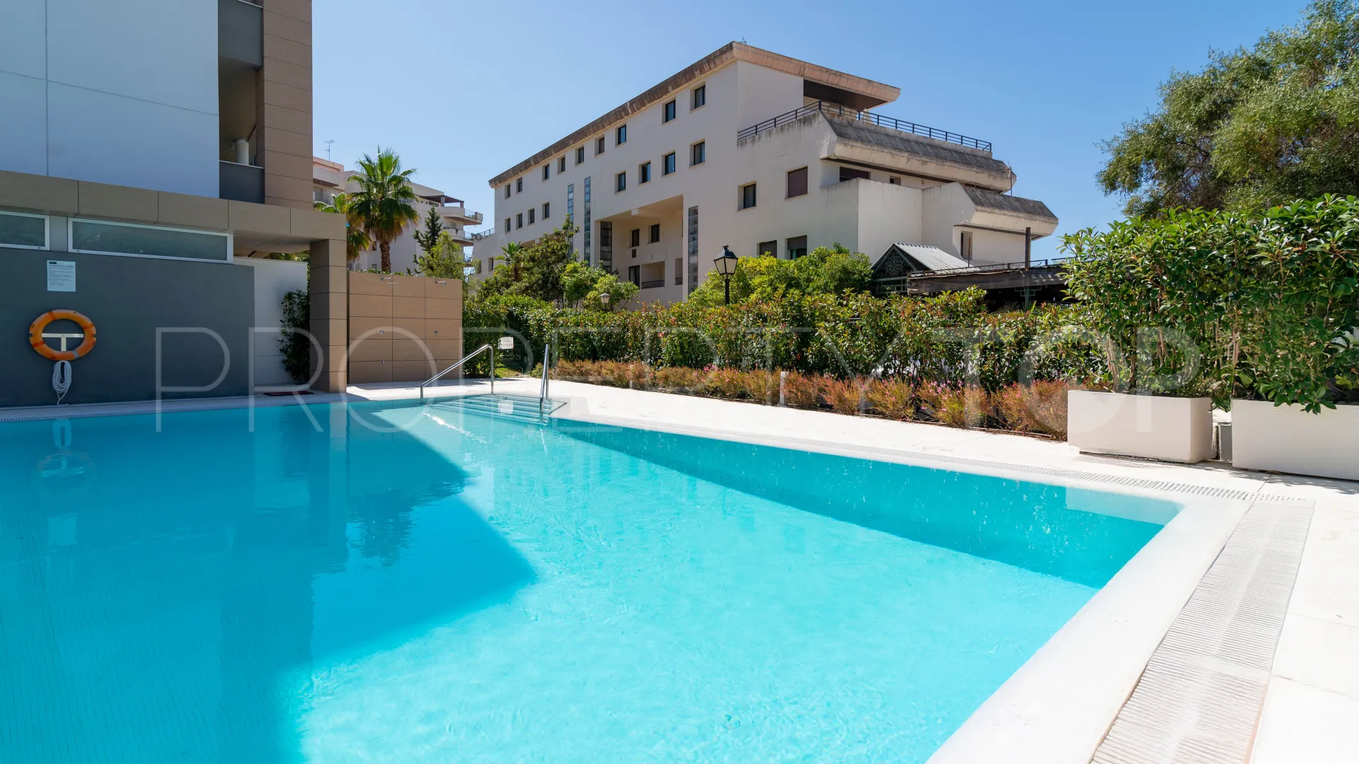 Apartamento planta baja en venta en Marbella - Puerto Banus de 3 dormitorios