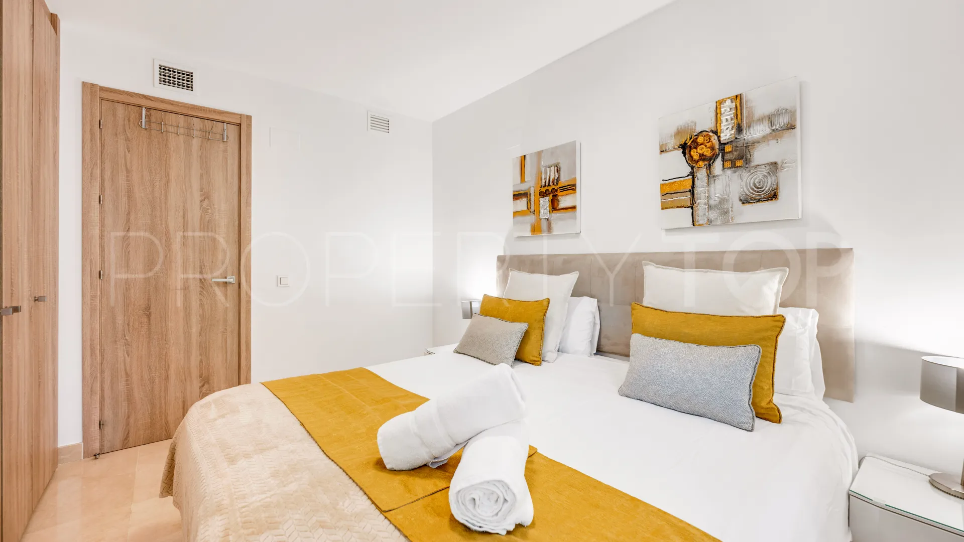 Apartamento planta baja en venta en Marbella - Puerto Banus de 3 dormitorios