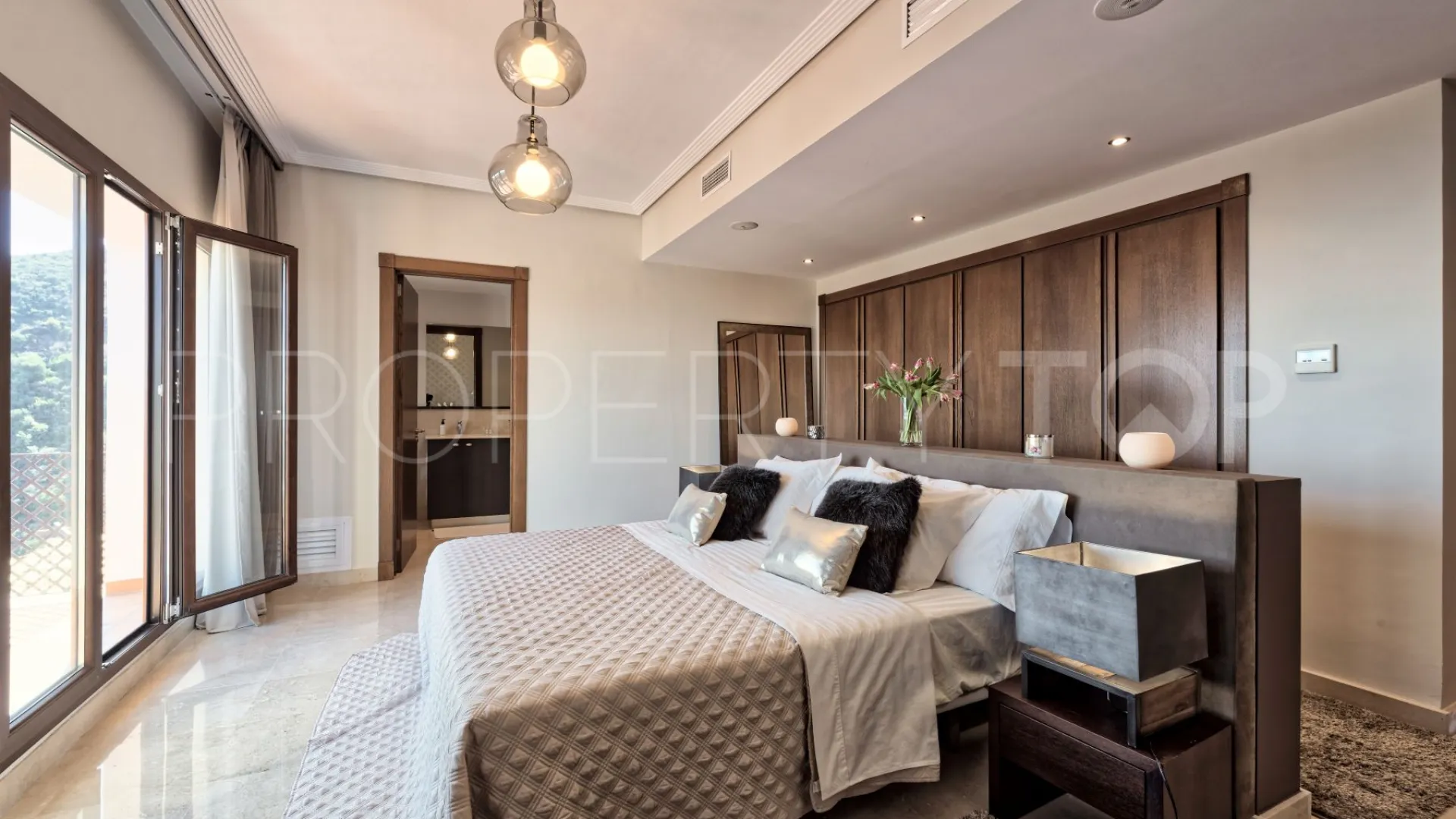 For sale villa in Benahavis Hills Country Club
