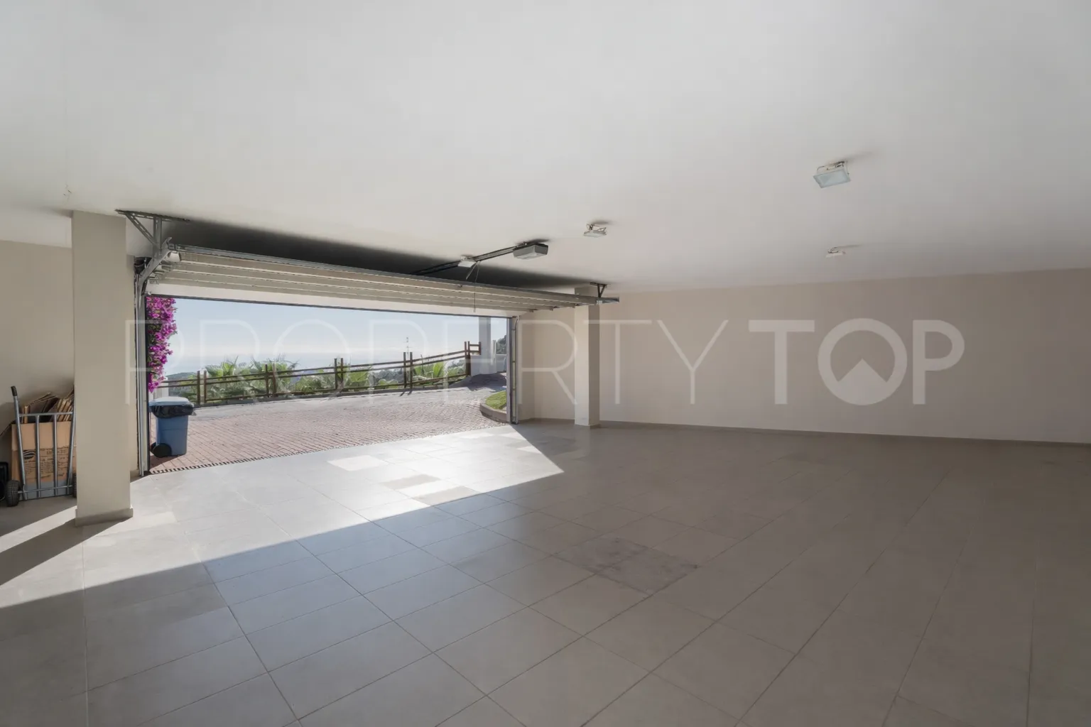 For sale villa in Benahavis Hills Country Club