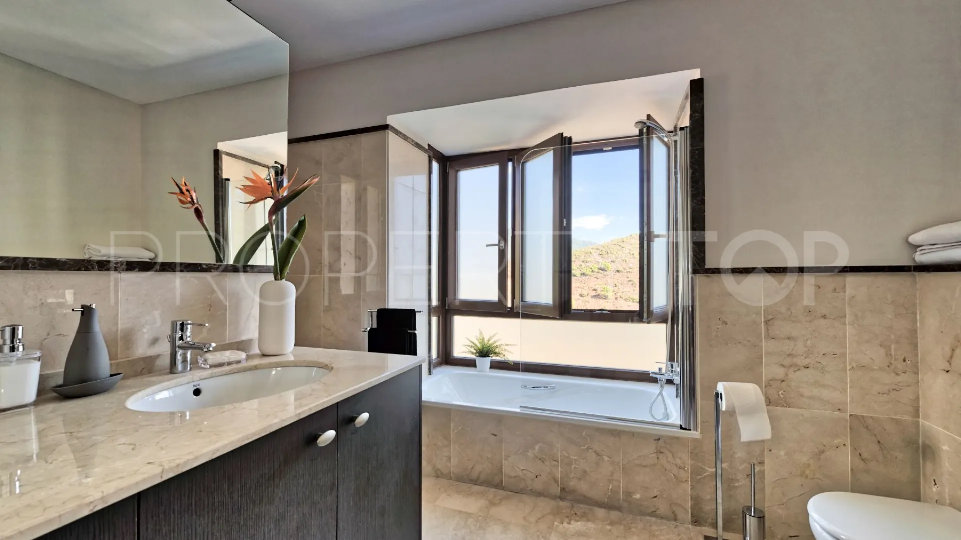 For sale villa in Benahavis Hills Country Club