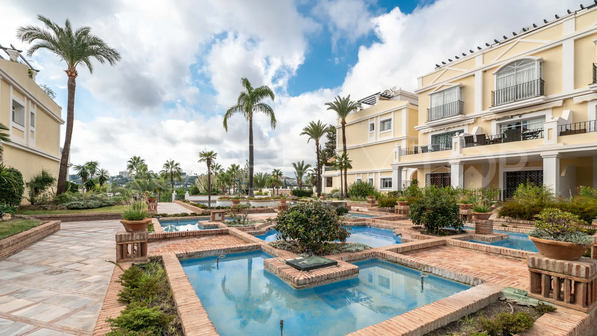 Duplex in Nueva Andalucia for sale