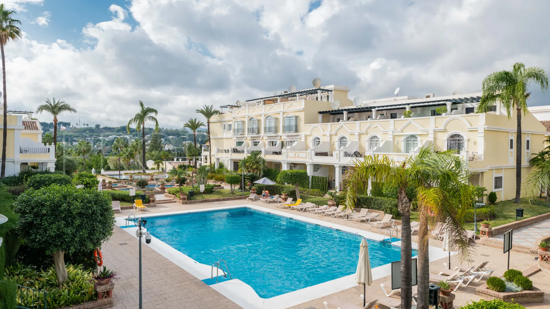 Duplex in Nueva Andalucia for sale