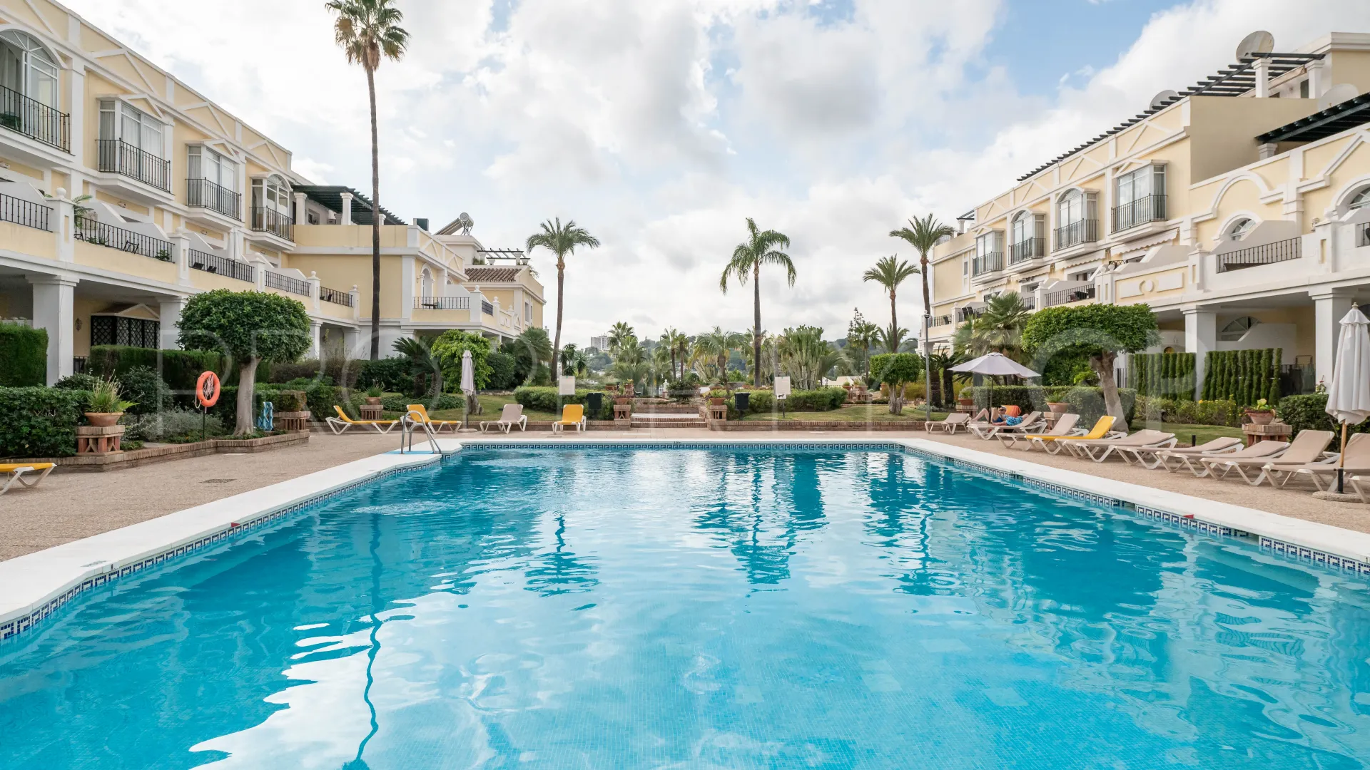 Duplex in Nueva Andalucia for sale