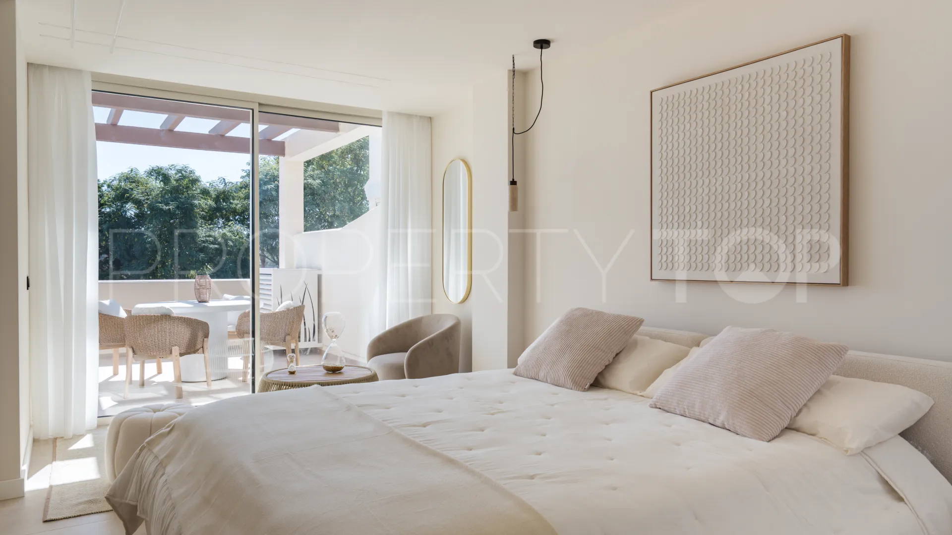 Apartamento de 3 dormitorios a la venta en Nueva Andalucia