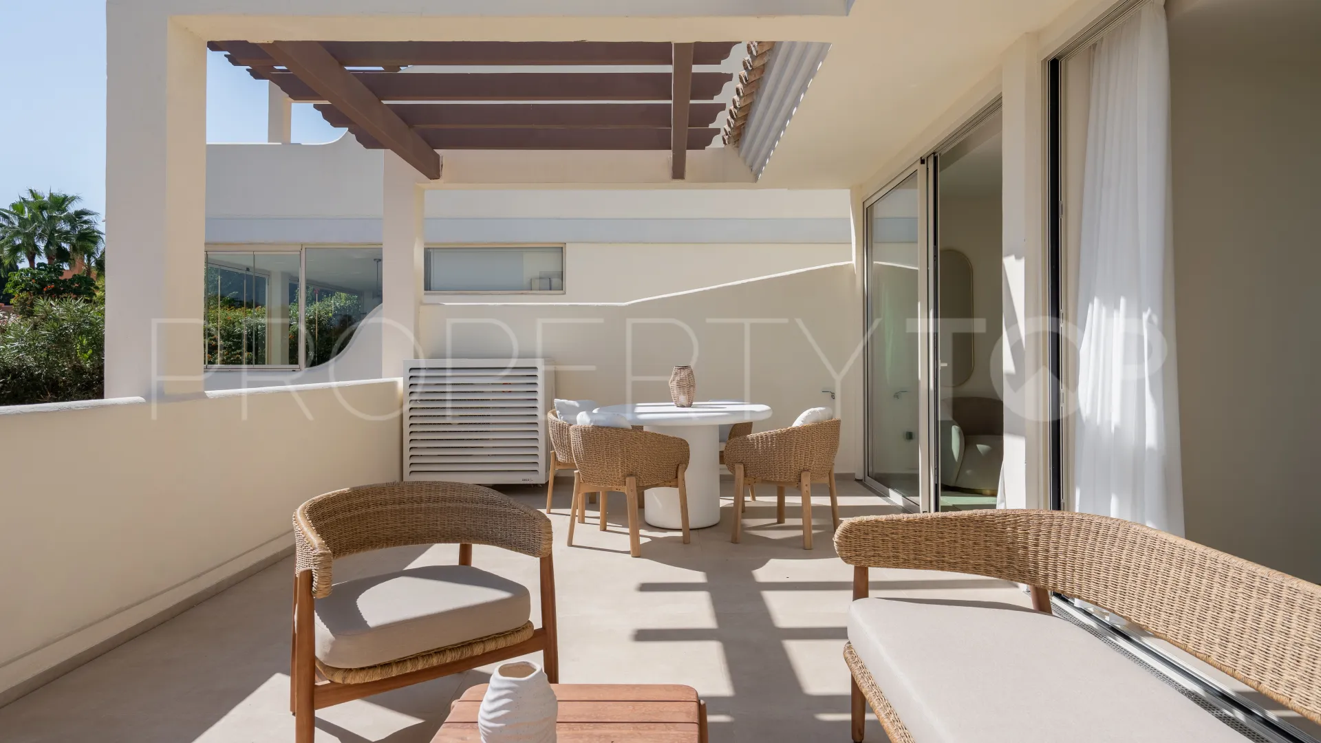 Apartamento de 3 dormitorios a la venta en Nueva Andalucia