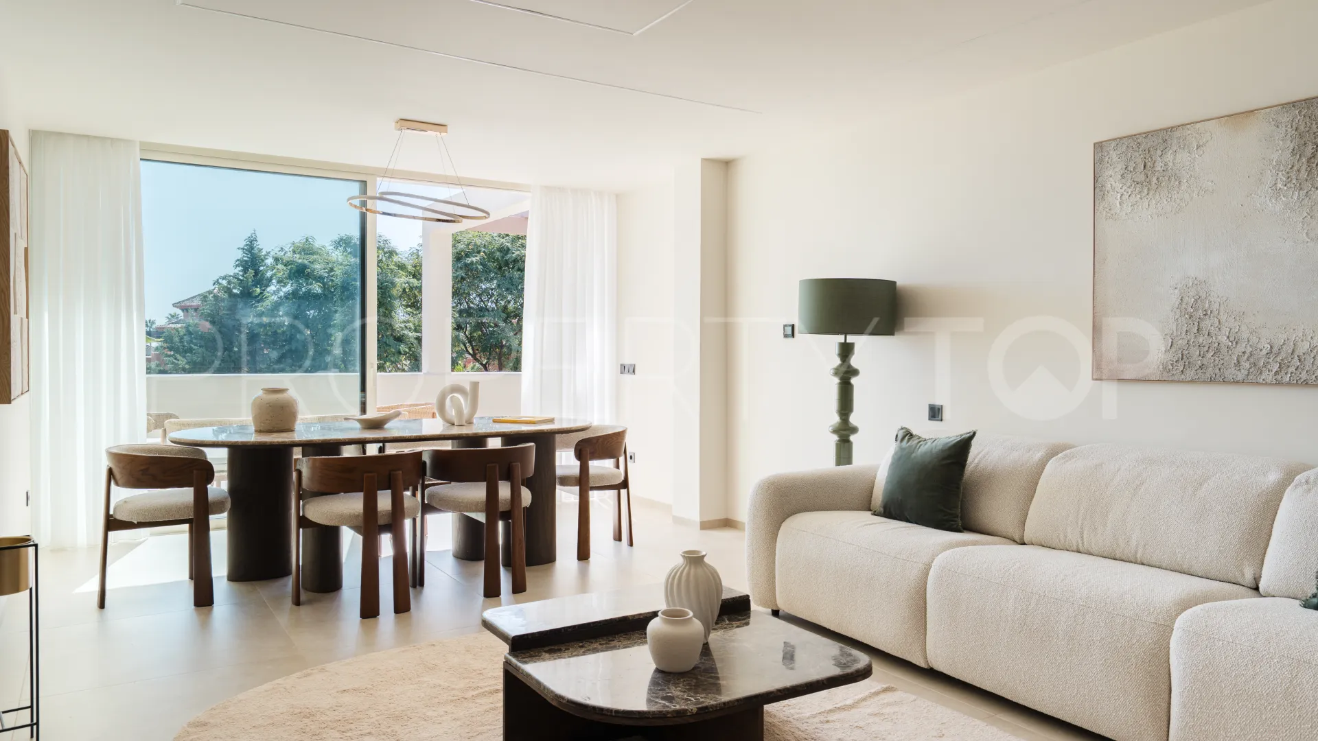Apartamento de 3 dormitorios a la venta en Nueva Andalucia