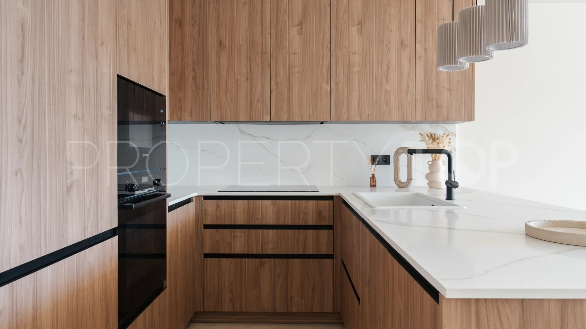 Apartamento de 3 dormitorios a la venta en Nueva Andalucia