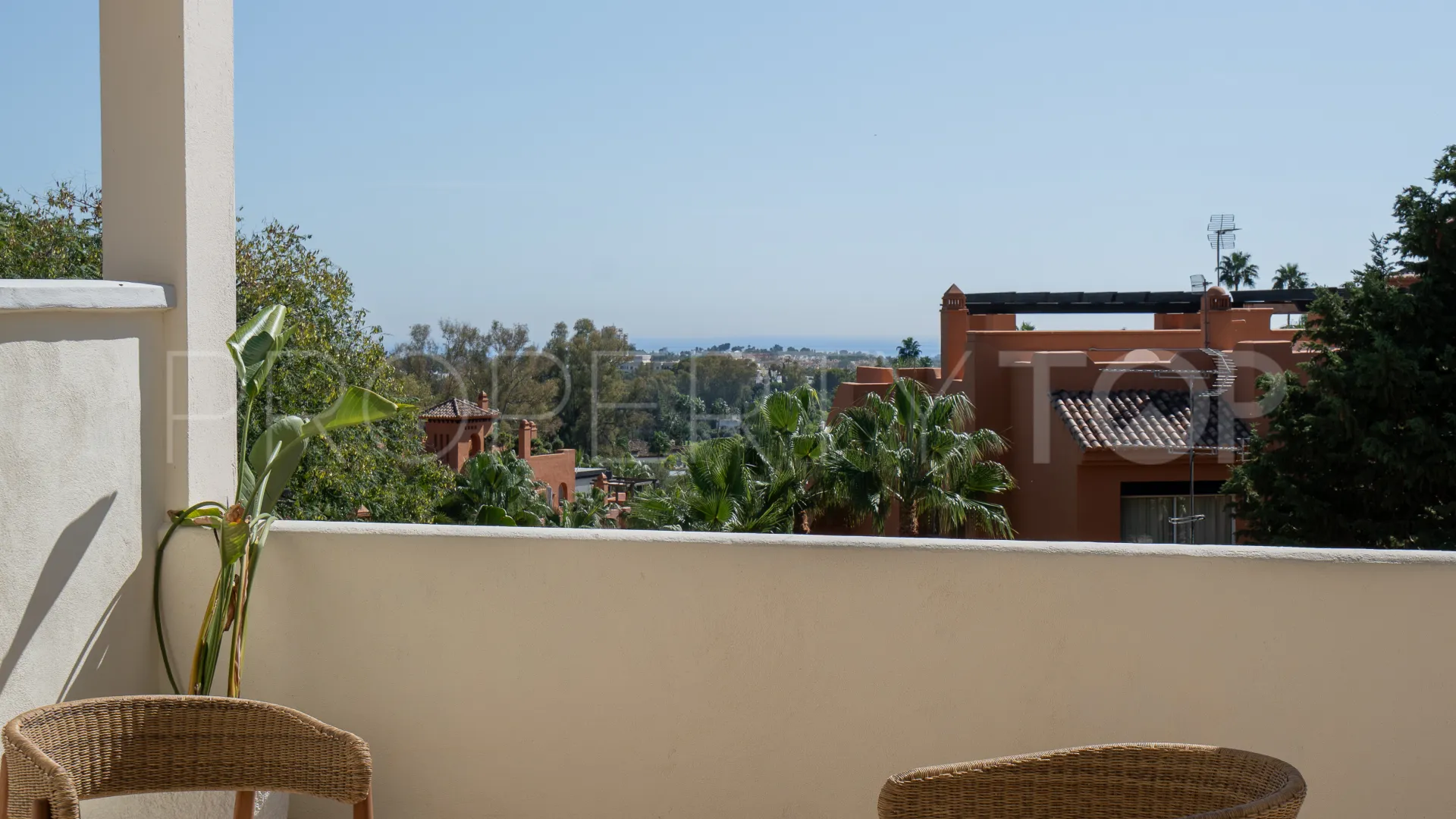 Apartamento de 3 dormitorios a la venta en Nueva Andalucia