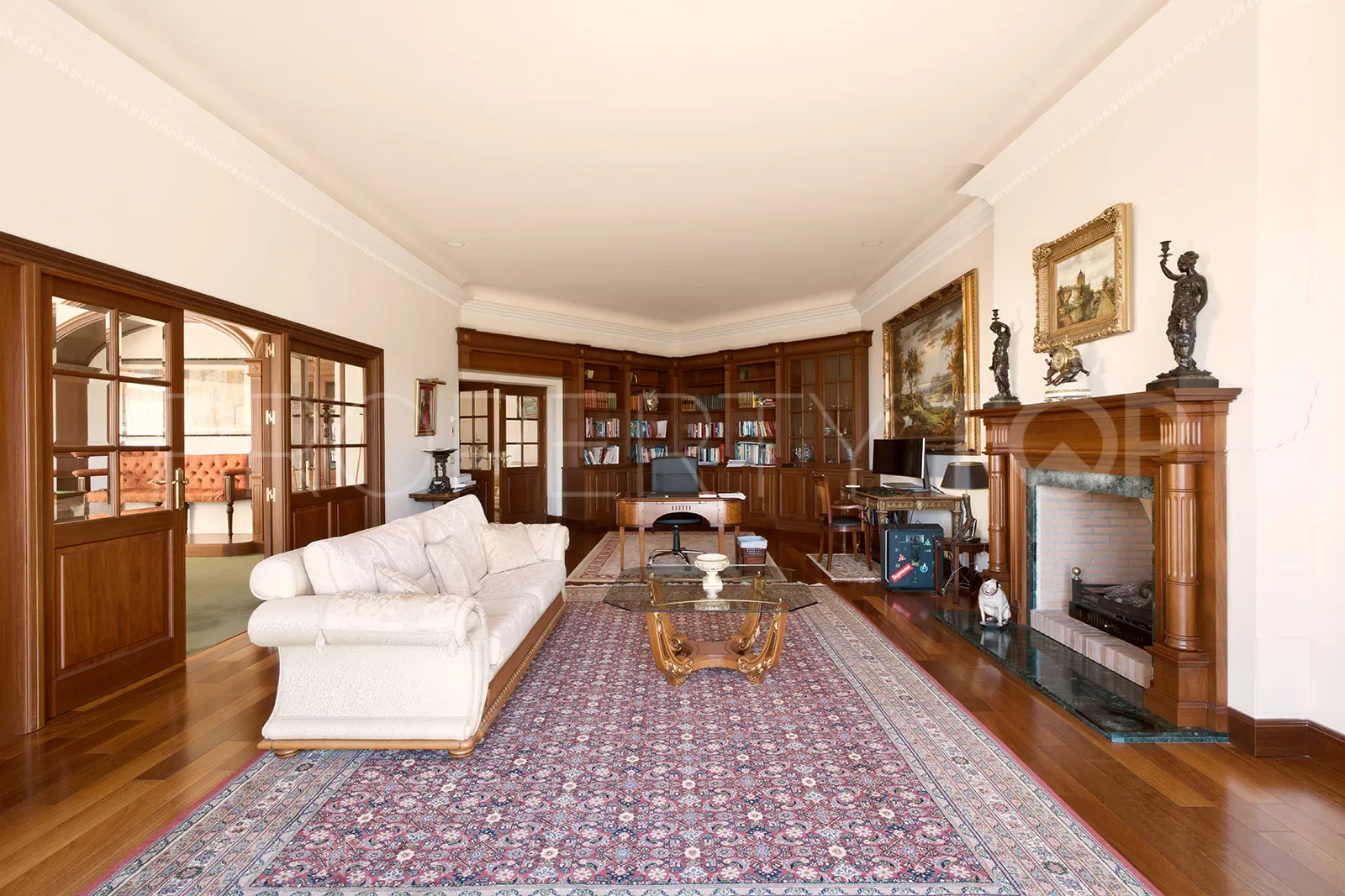 Se vende casa en La Zagaleta con 5 dormitorios