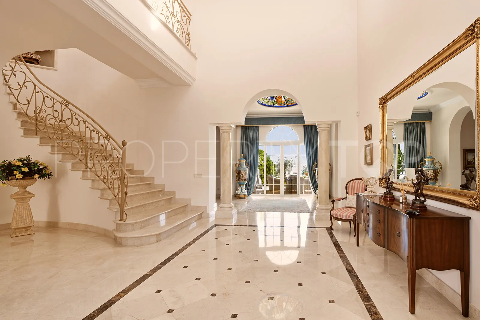 Se vende casa en La Zagaleta con 5 dormitorios