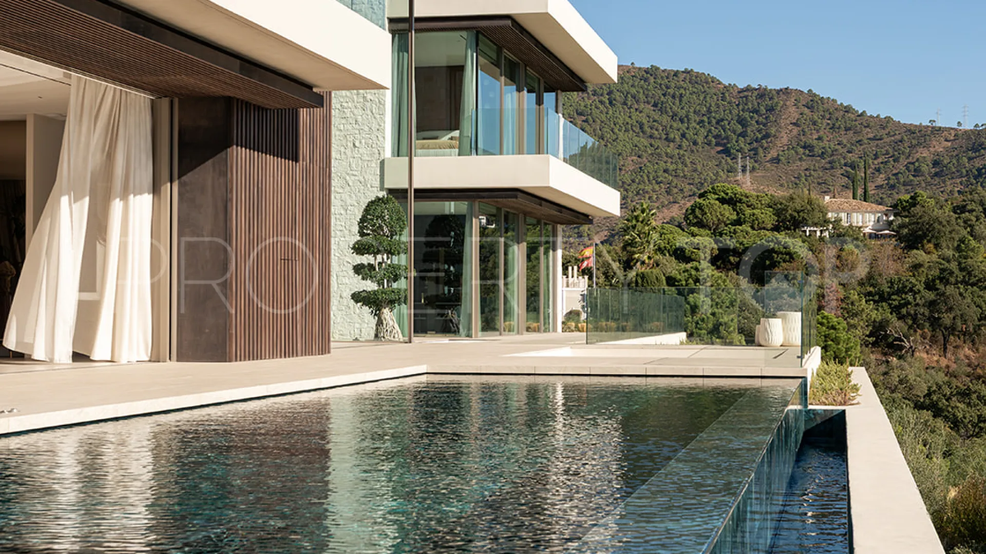 Casa de 9 dormitorios en venta en La Zagaleta