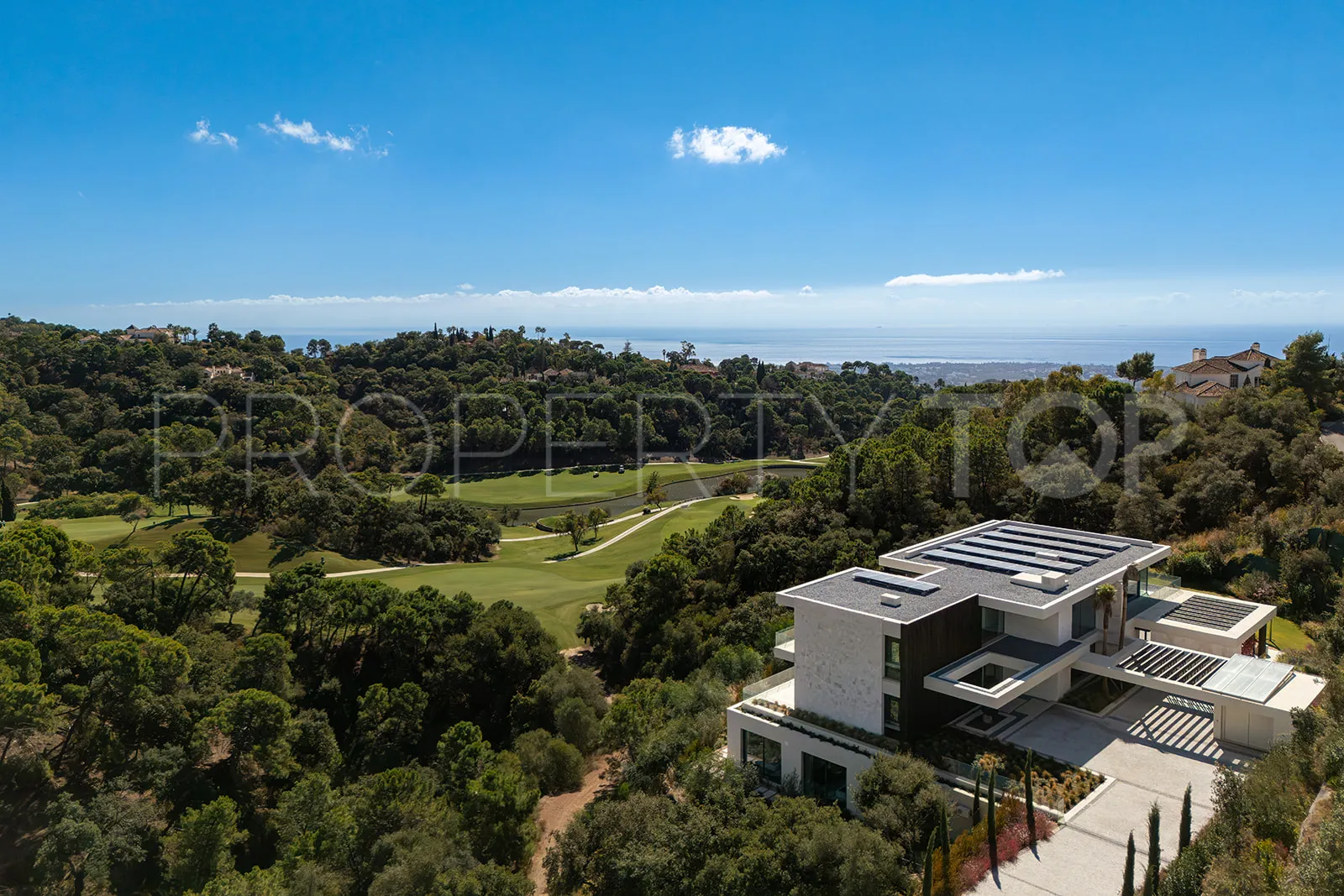 Casa de 9 dormitorios en venta en La Zagaleta