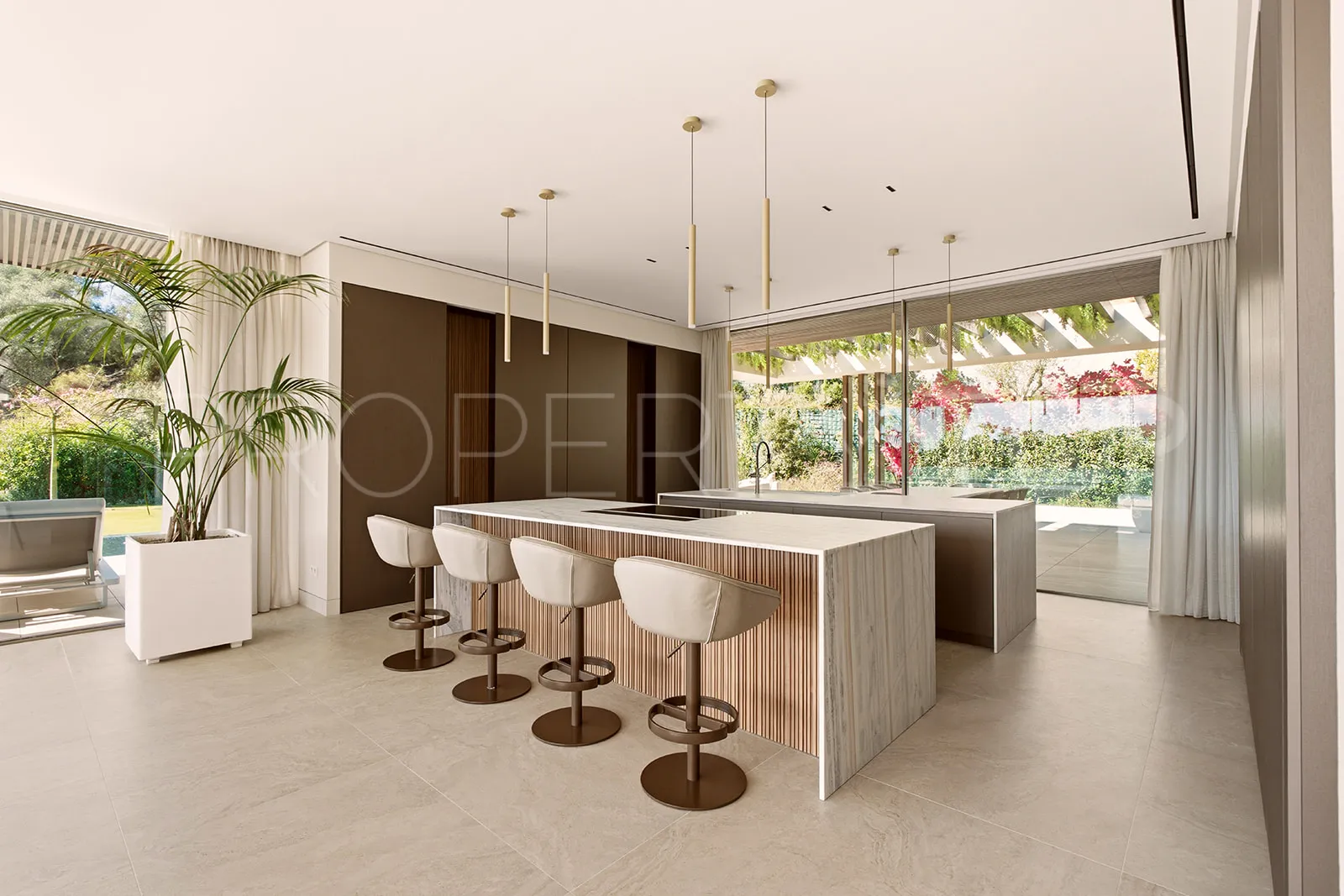 Casa de 9 dormitorios en venta en La Zagaleta
