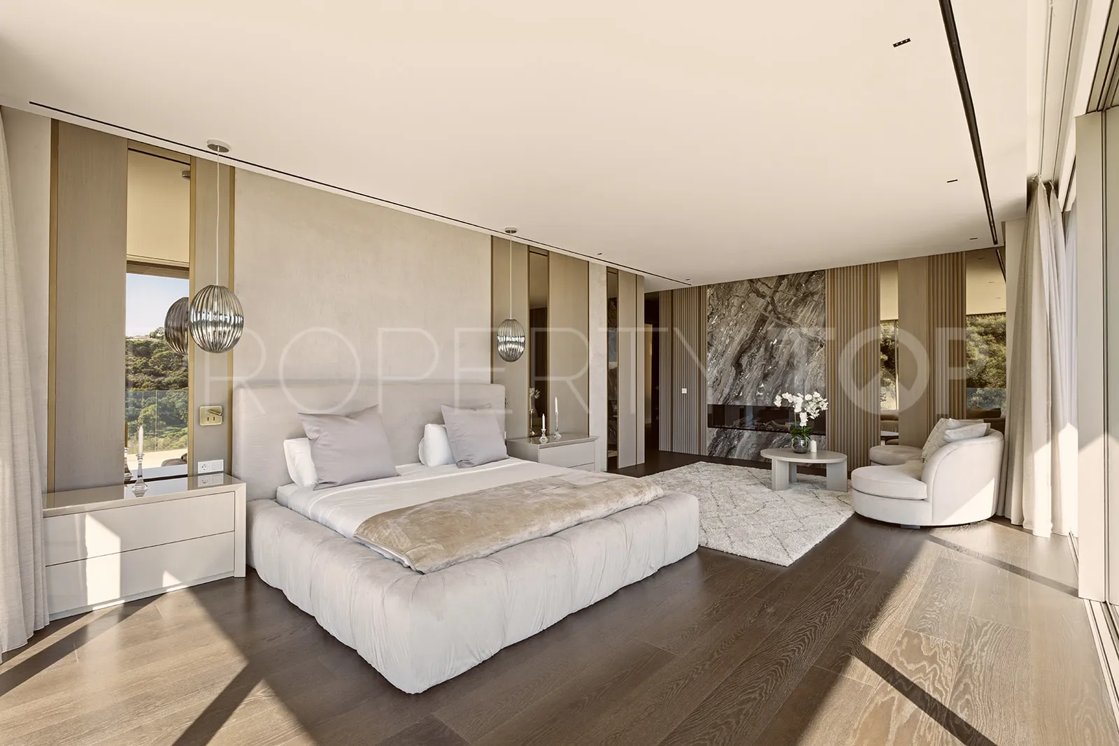 Casa de 9 dormitorios en venta en La Zagaleta