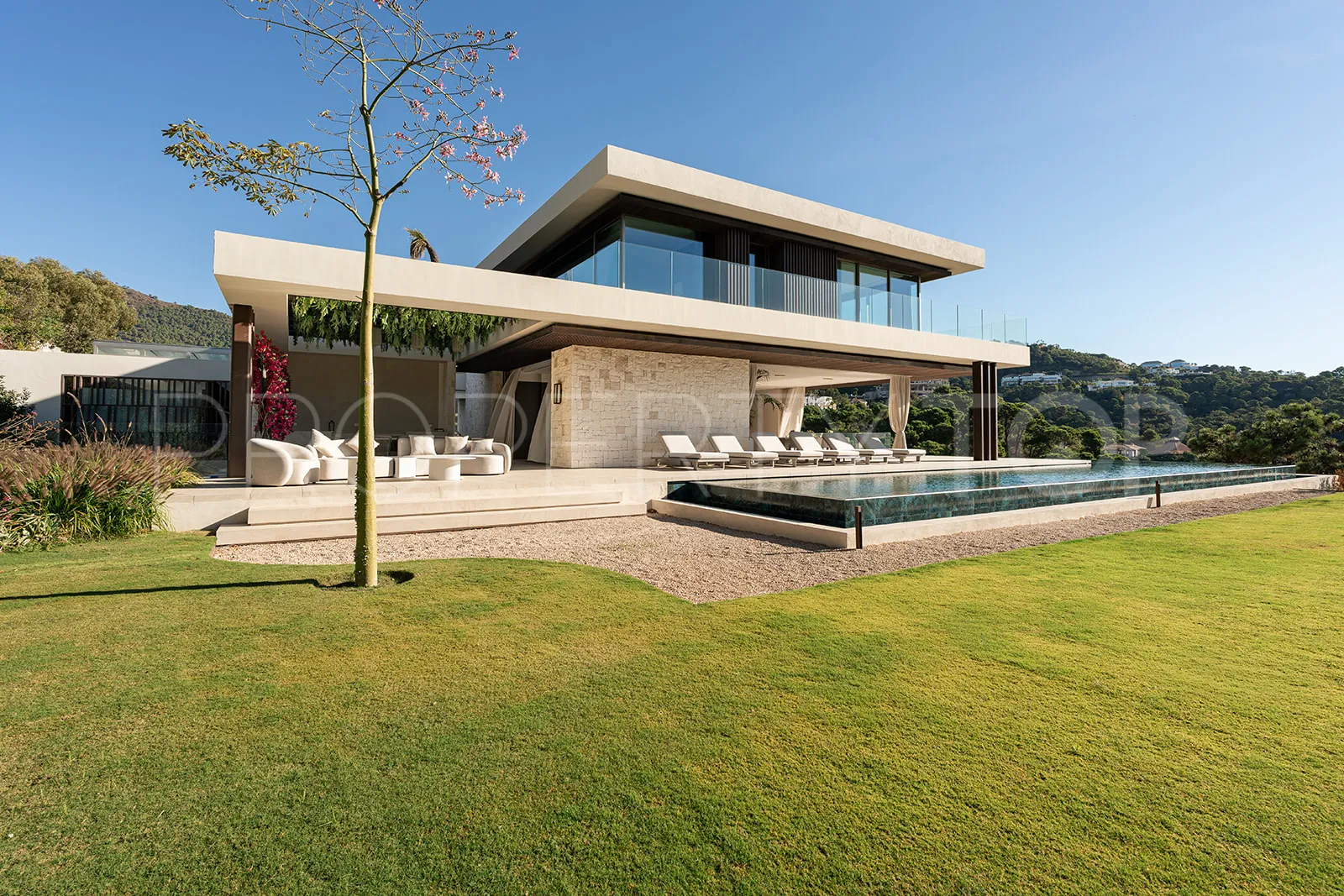 Casa de 9 dormitorios en venta en La Zagaleta