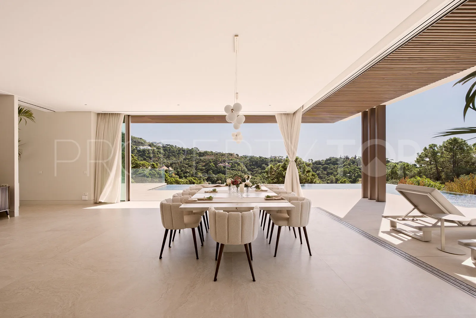 Casa de 9 dormitorios en venta en La Zagaleta