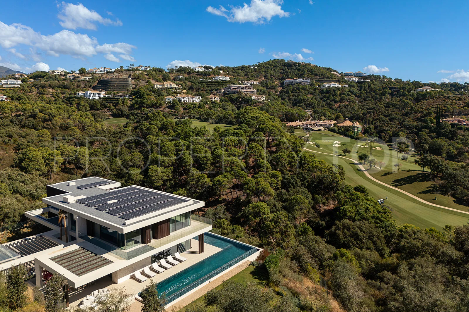 Casa de 9 dormitorios en venta en La Zagaleta