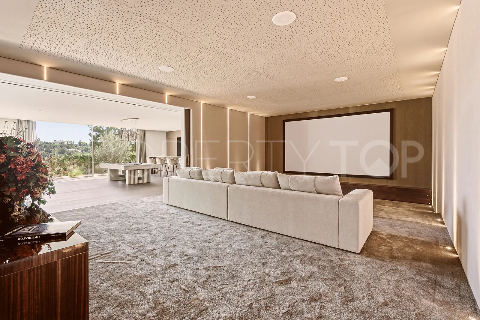 Casa de 9 dormitorios en venta en La Zagaleta