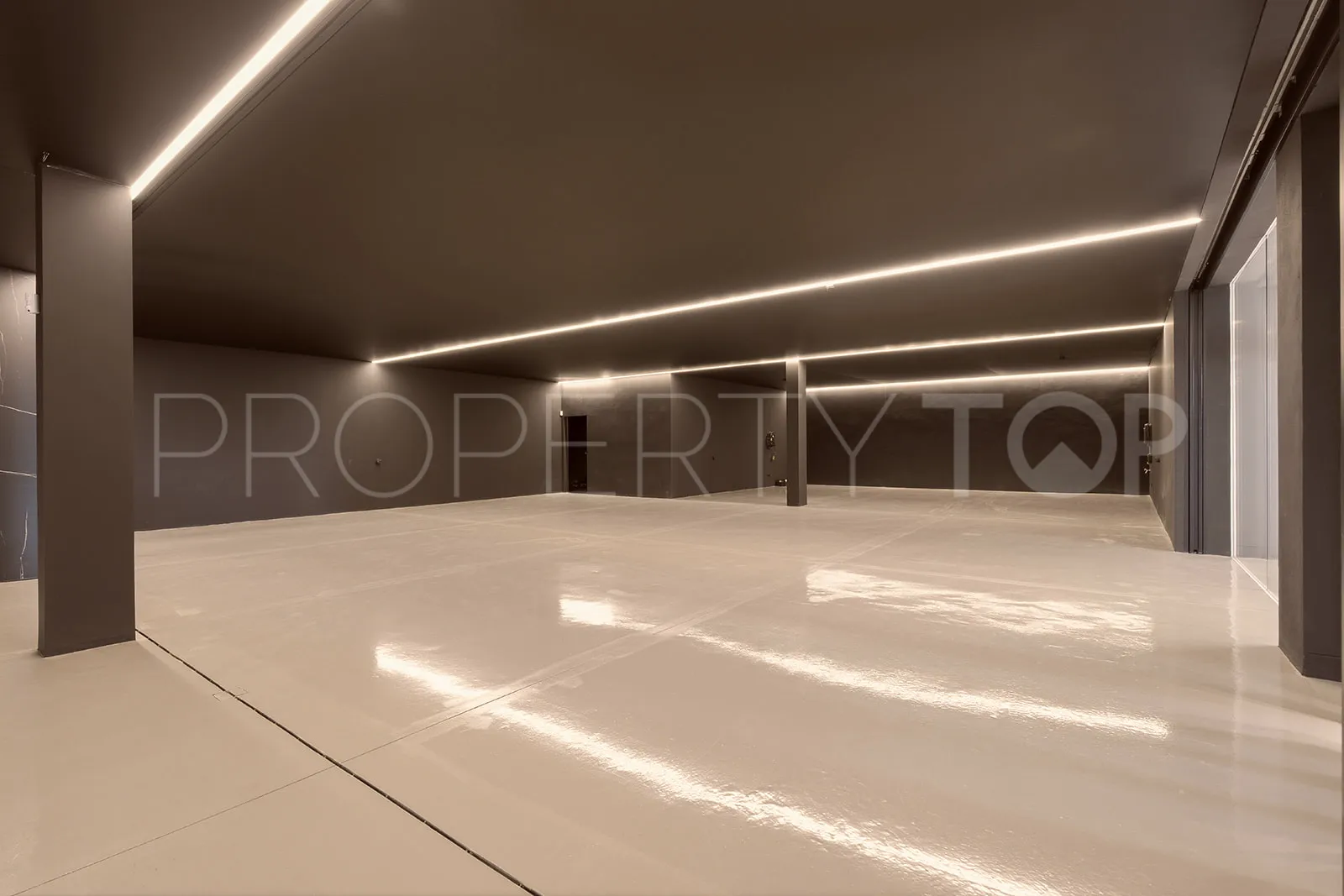Casa de 9 dormitorios en venta en La Zagaleta
