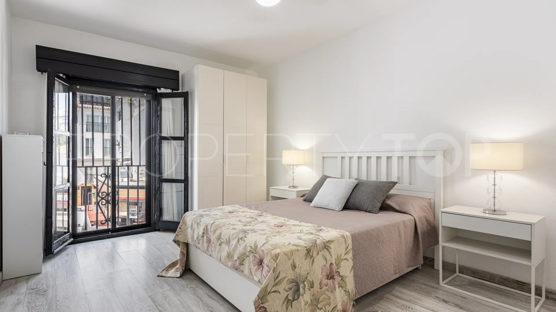 Apartamento a la venta en Marbella - Puerto Banus con 1 dormitorio