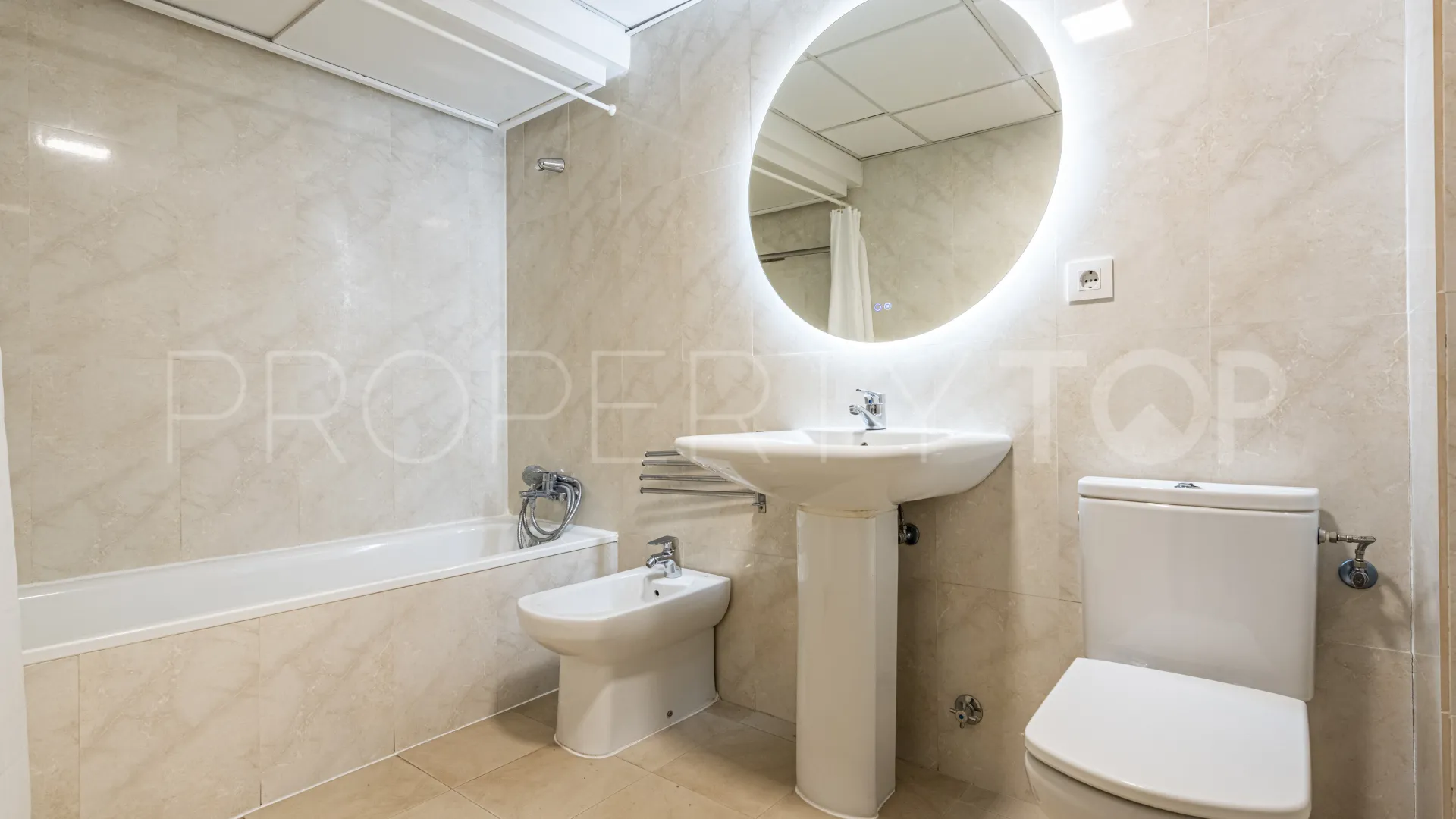 Apartamento a la venta en Marbella - Puerto Banus con 1 dormitorio