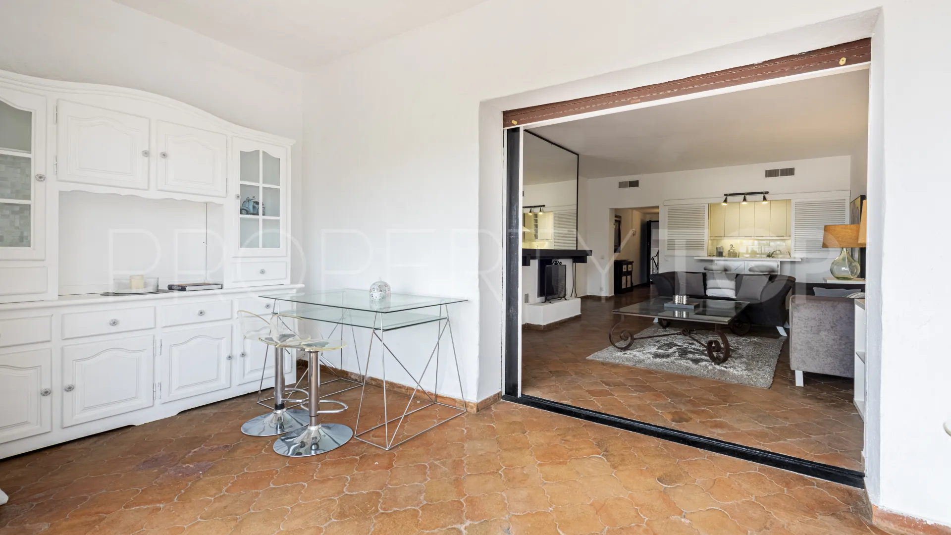 Apartamento a la venta en Marbella - Puerto Banus con 1 dormitorio