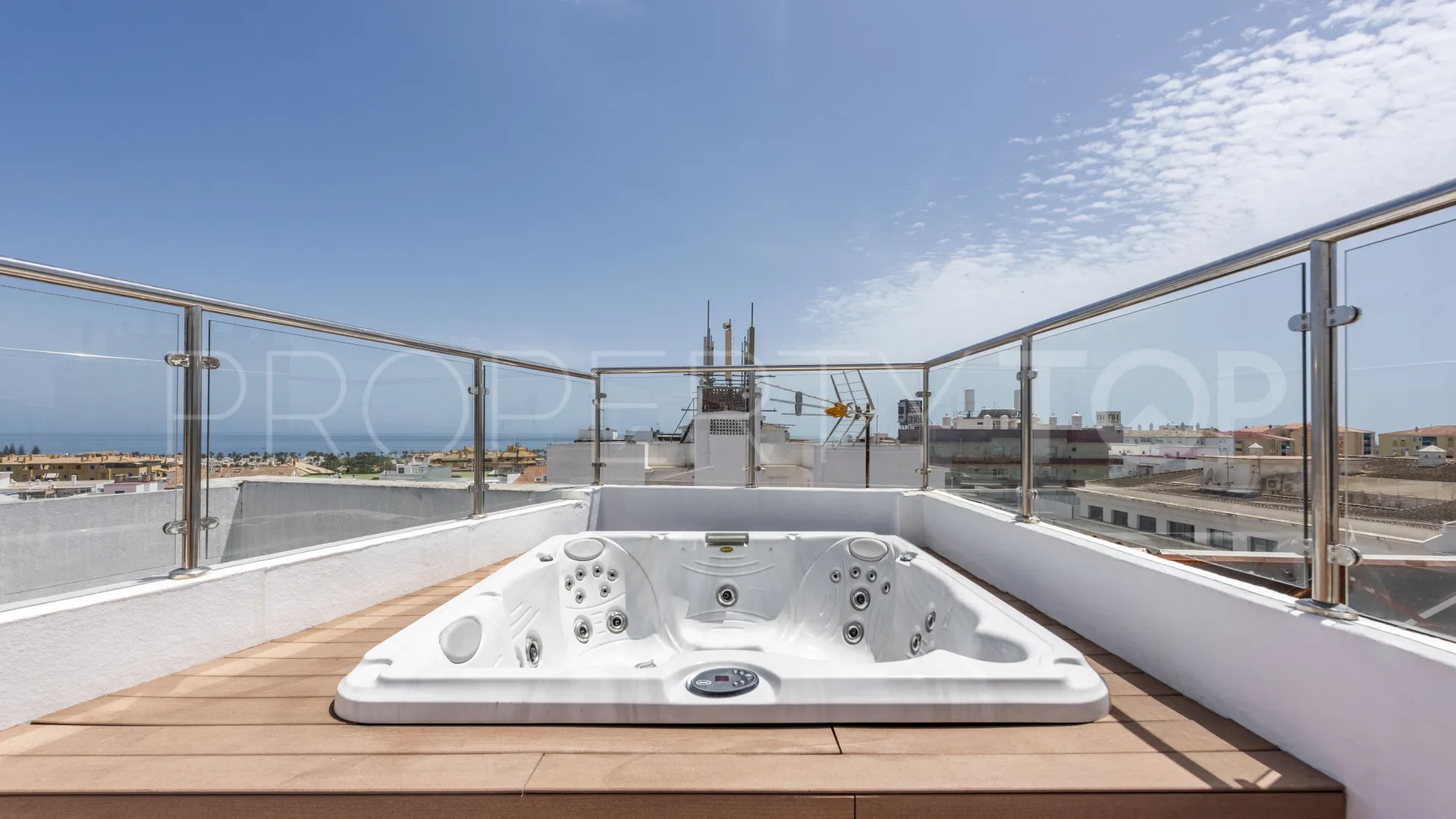 San Pedro de Alcantara, atico duplex con 3 dormitorios a la venta