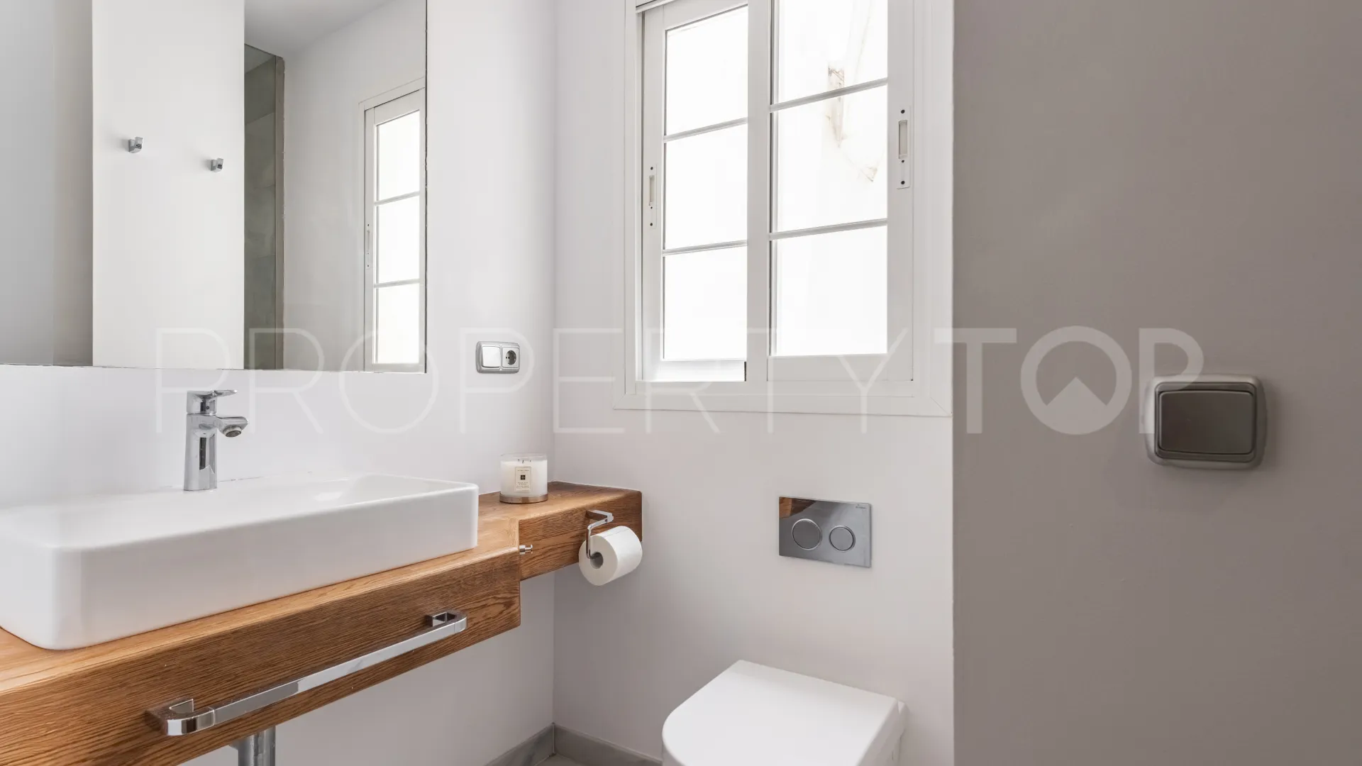San Pedro de Alcantara, atico duplex con 3 dormitorios a la venta